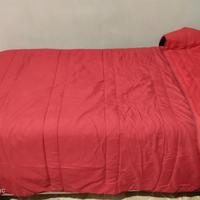 trapunta bi- colore rosso e rosso scuro 