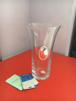 Vaso in vetro con placca d'argento
