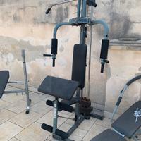 attrezzi palestra e tavolo picnic in valigetta