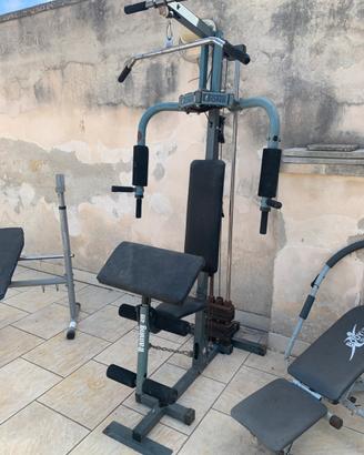 attrezzi palestra e tavolo picnic in valigetta