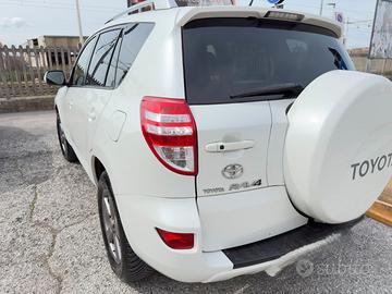 Toyota RAV4 (2012) in buono stato – Spaziosa