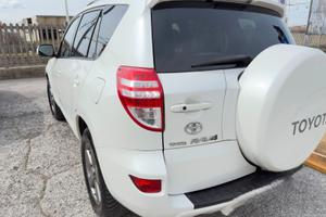 Toyota RAV4 (2012) in buono stato – Spaziosa