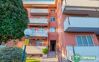 QUADRILOCALE, DOPPI SERVIZI, POSTO AUTO, POSSIBILI