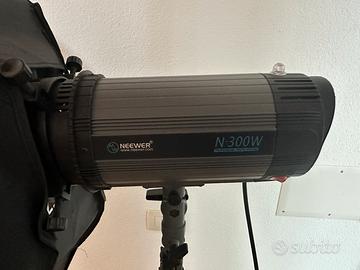N.2 Neewer 300 flash studio