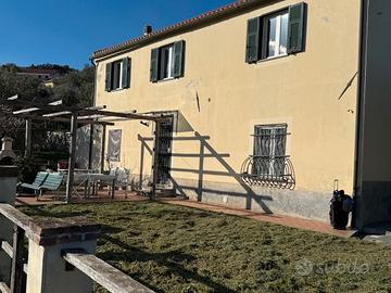 Spotorno via laiolo si propone trilocale con giard