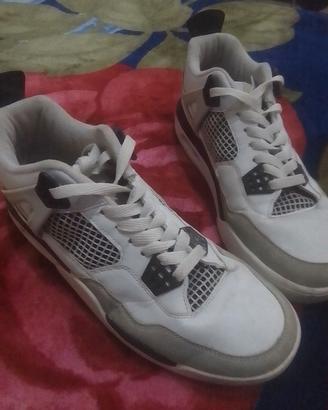 scarpe Jordan 4 bianche parallele usate