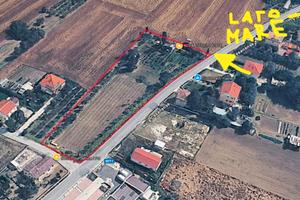 Terreno agricolo con acqua e olivi