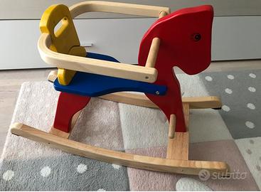 Cavallo a dondolo in legno