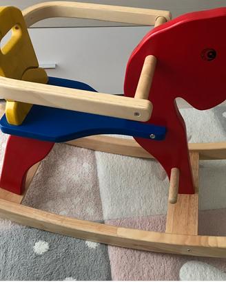 Cavallo a dondolo in legno