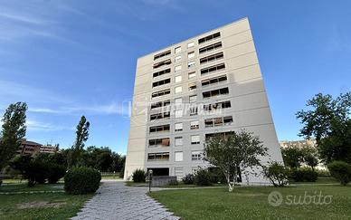 TRE LOCALI CON BOX - GARDEN CITY