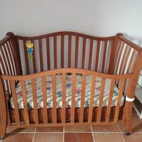 culla in legno con materasso