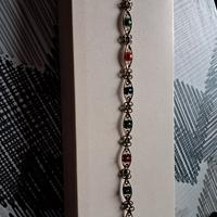 Bracciale in argento con pietre 