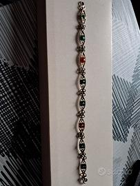 Bracciale in argento con pietre 