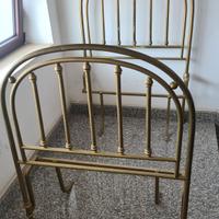 Letto antico.