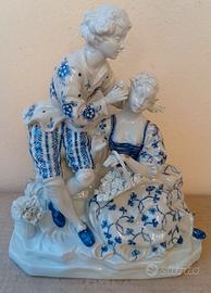 Statuina porcellana Capodimonte coppia Galante