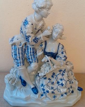Statuina porcellana Capodimonte coppia Galante