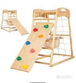 Parco giochi in legno