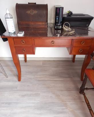 scrivania arte povera con cassetti e poltrona anti