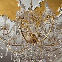 lampadario con applick in swaroski, vetrina oro