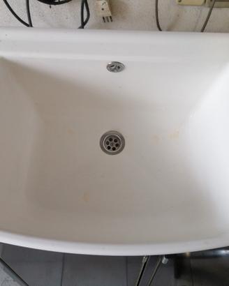 Lavatoio in resina bianco