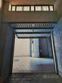 Ampio box auto in centro Bra, comodo ai servizi