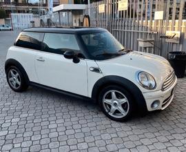 Si vende mini Cooper D