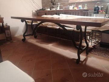 Tavolo in legno di noce con 10 sedie