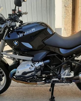 BMW r1200r – 2011 – SOLO 10.500 KM – PARI AL NUOVO