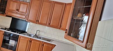 Cucina angolare anni 90' in legno
