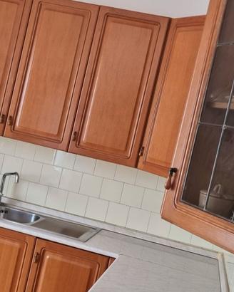 Cucina angolare anni 90' in legno