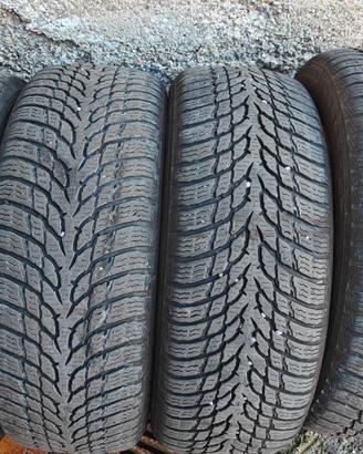 Nokian WR Snowproof 205/55 R16 – 4 gomme invernali