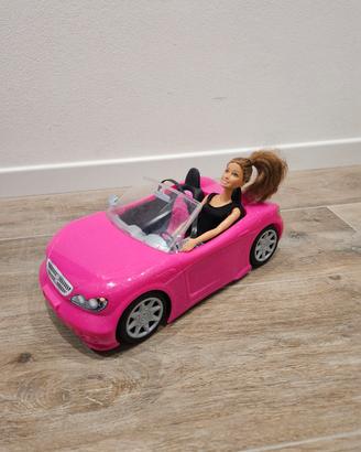 Auto sportiva cabriolet di Barbie rosa 