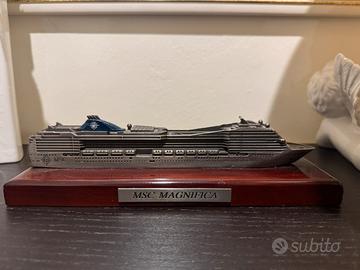 Modellino ufficiale nave MSC Magnifica