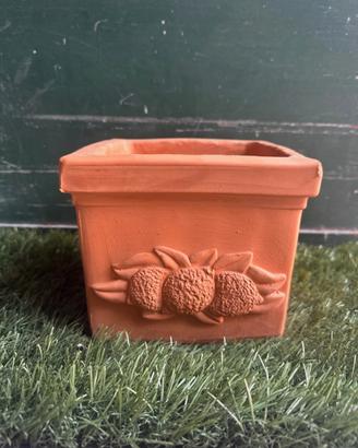 Vaso in terracotta con limoni
