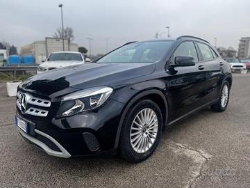 MERCEDES-BENZ GLA 180 Premium