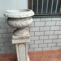 Colonna e fioriera in marmo e pietra ideale per gi