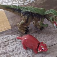 dinosauri in plastica 