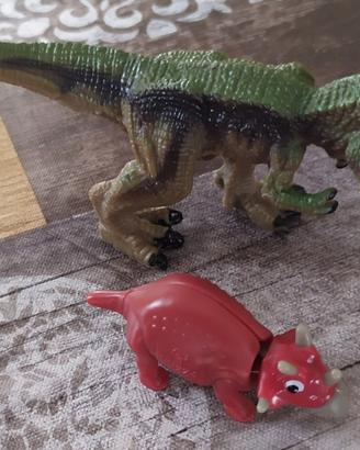 dinosauri in plastica 