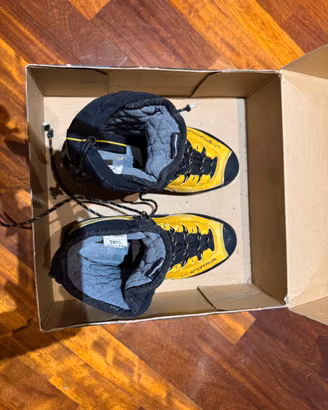 Scarpone da alpinismo della La Sportiva Nepal Evo