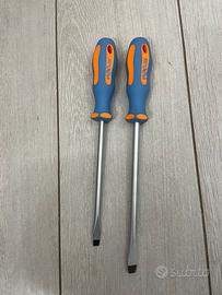 Cacciavite a taglio grande