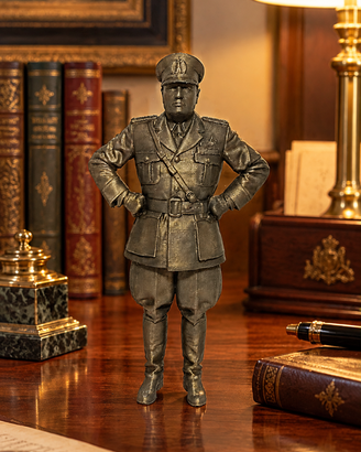 Statuetta Benito Mussolini IL DUCE mano fianchi