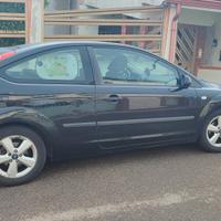 Focus Coupé, bassi consumi, revisionata e bollata