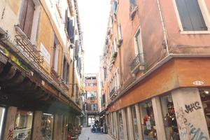 NEGOZIO A VENEZIA
