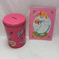 Barbie salvadanaio e quaderno ad anelli. 