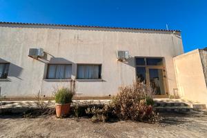 Locale uso ufficio con piazzale a Rilievo