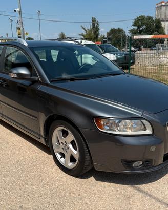 Volvo V50 D2 R-design