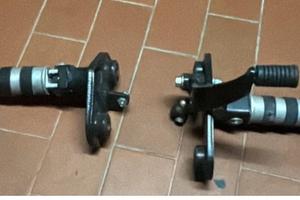 Coppia supporti pedana anteriori completi x  Honda