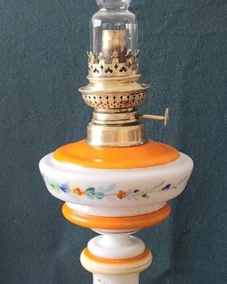 Lampada/lume a olio/petrolio opalina bianca e ara