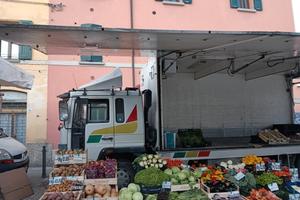 camion  autonegozio volvo