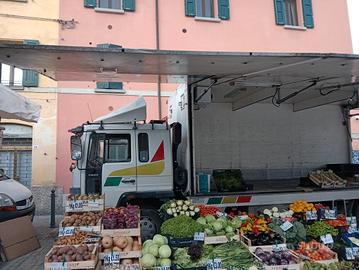 camion  autonegozio volvo
